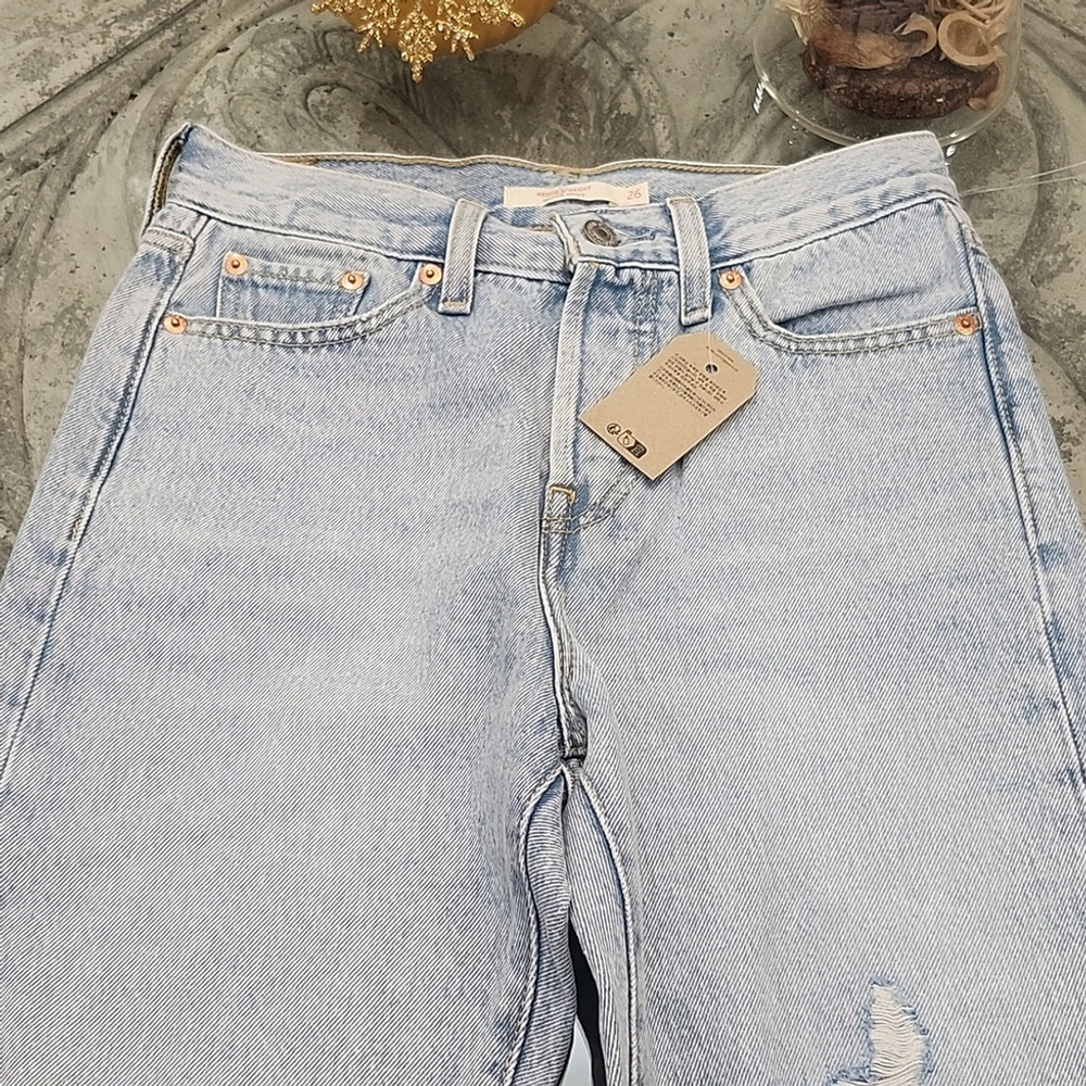Levi's Women's Wedge Straight Light Blue Distressed Jeans New 26x28 - Picture 4 of 16